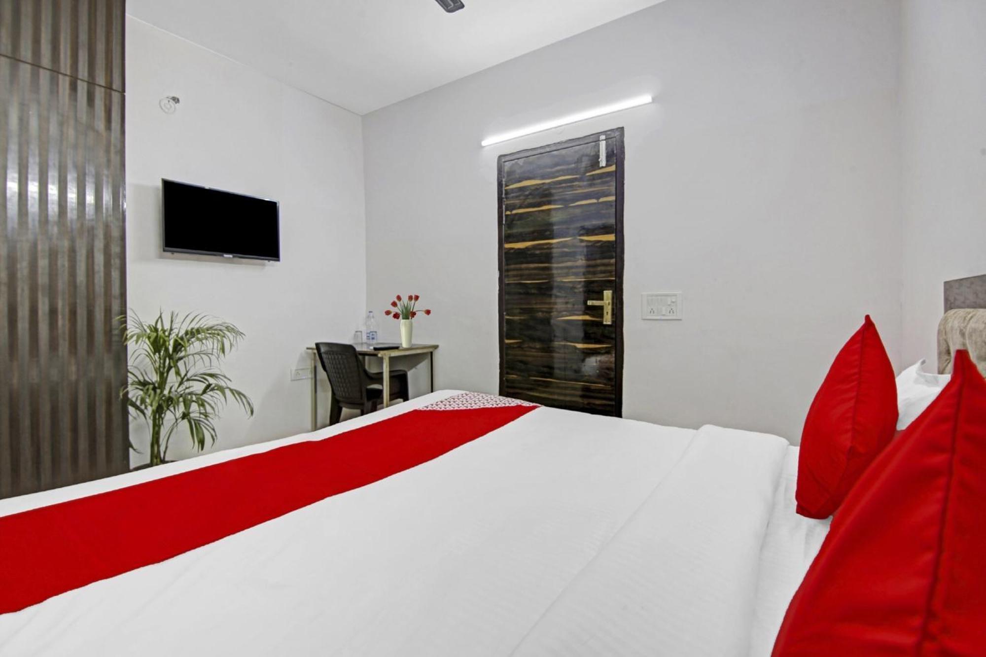 Hotel Green Olive New Delhi Exteriör bild