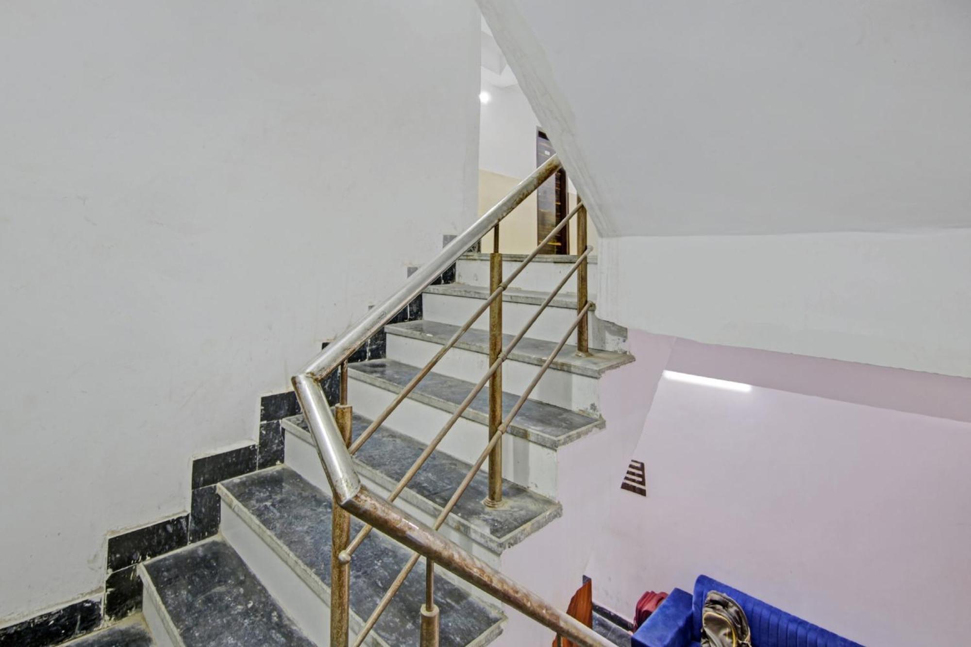 Hotel Green Olive New Delhi Exteriör bild